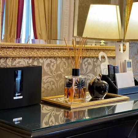 Palazzo Monga Boutique Guesthouse Verona Exterior photo