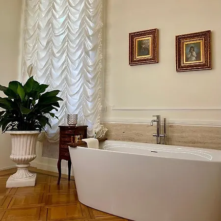 Palazzo Monga Boutique Guesthouse Verona Exterior photo