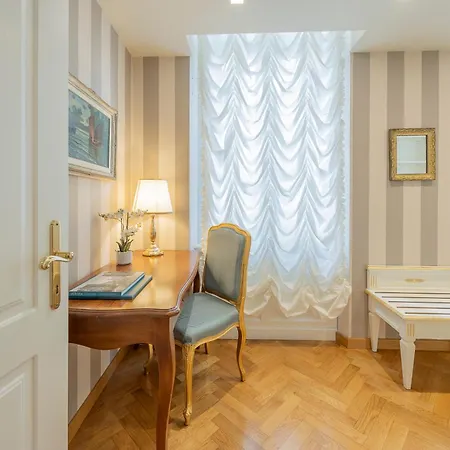 Palazzo Monga Boutique Guesthouse Verona Exterior photo