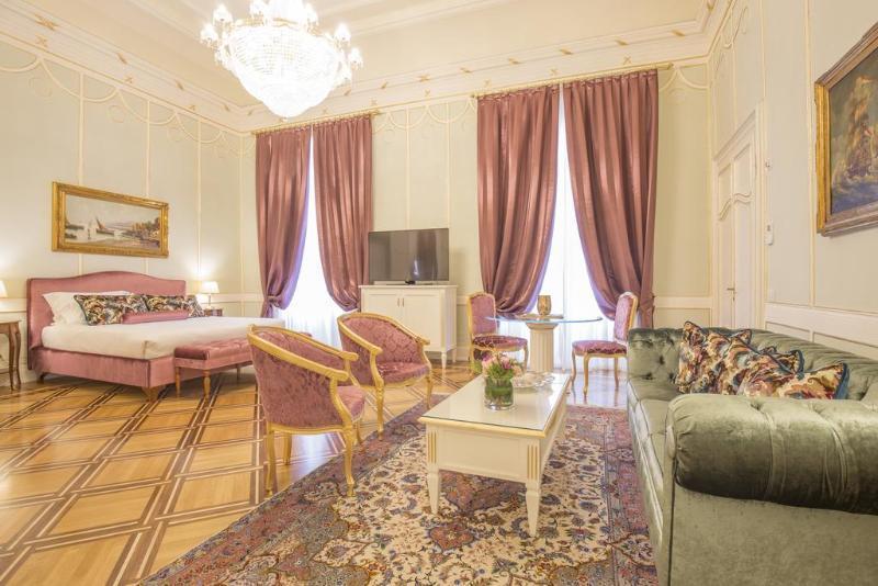 Palazzo Monga Boutique Pensión 4*