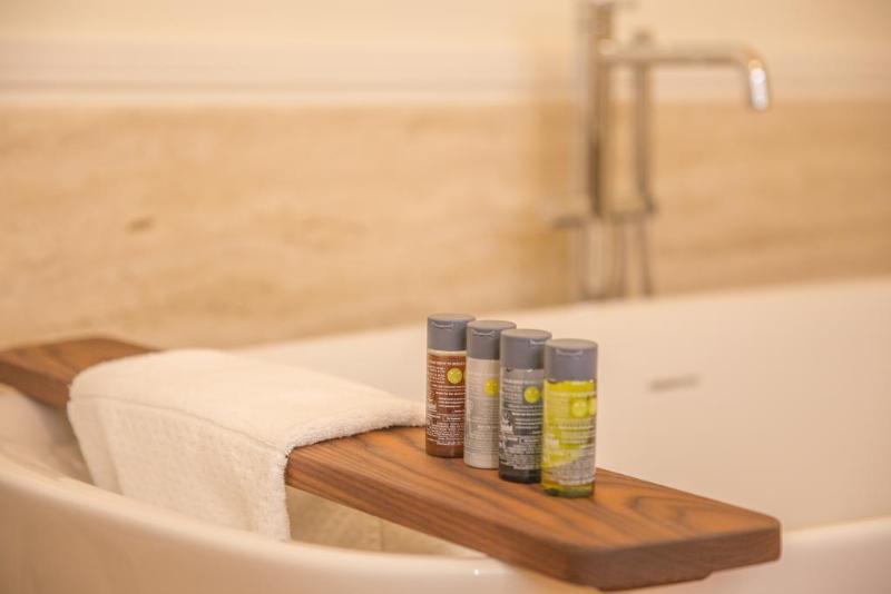 Palazzo Monga Boutique Pensión 4*