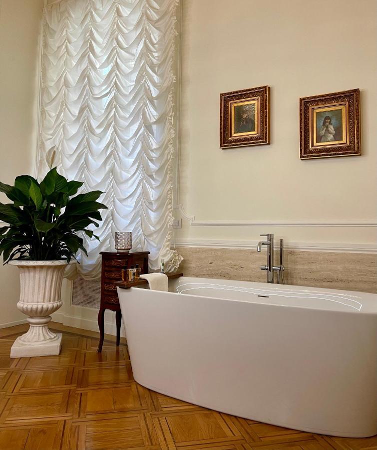Palazzo Monga Boutique Pensión 4*