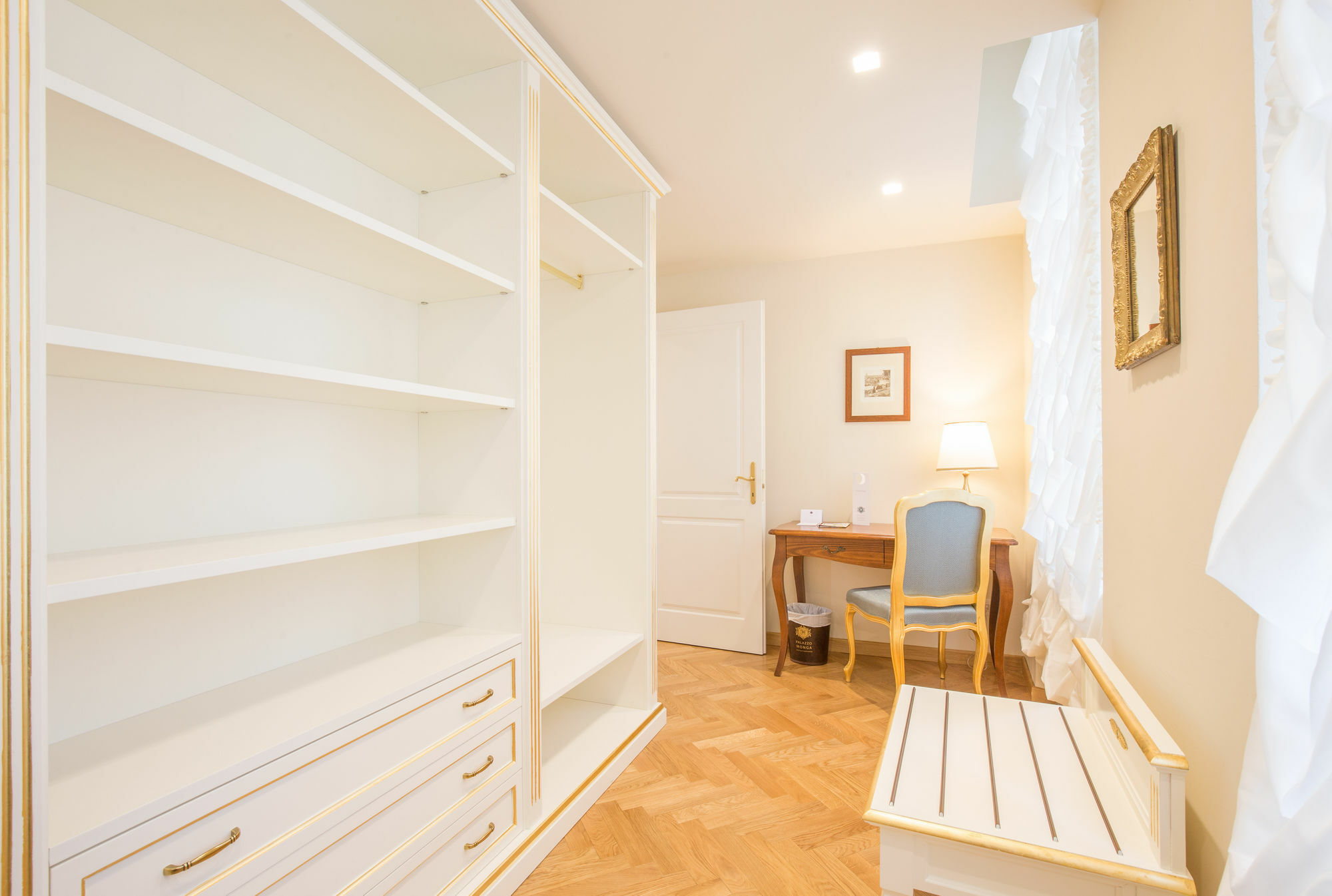 Palazzo Monga Boutique Pensión 4*
